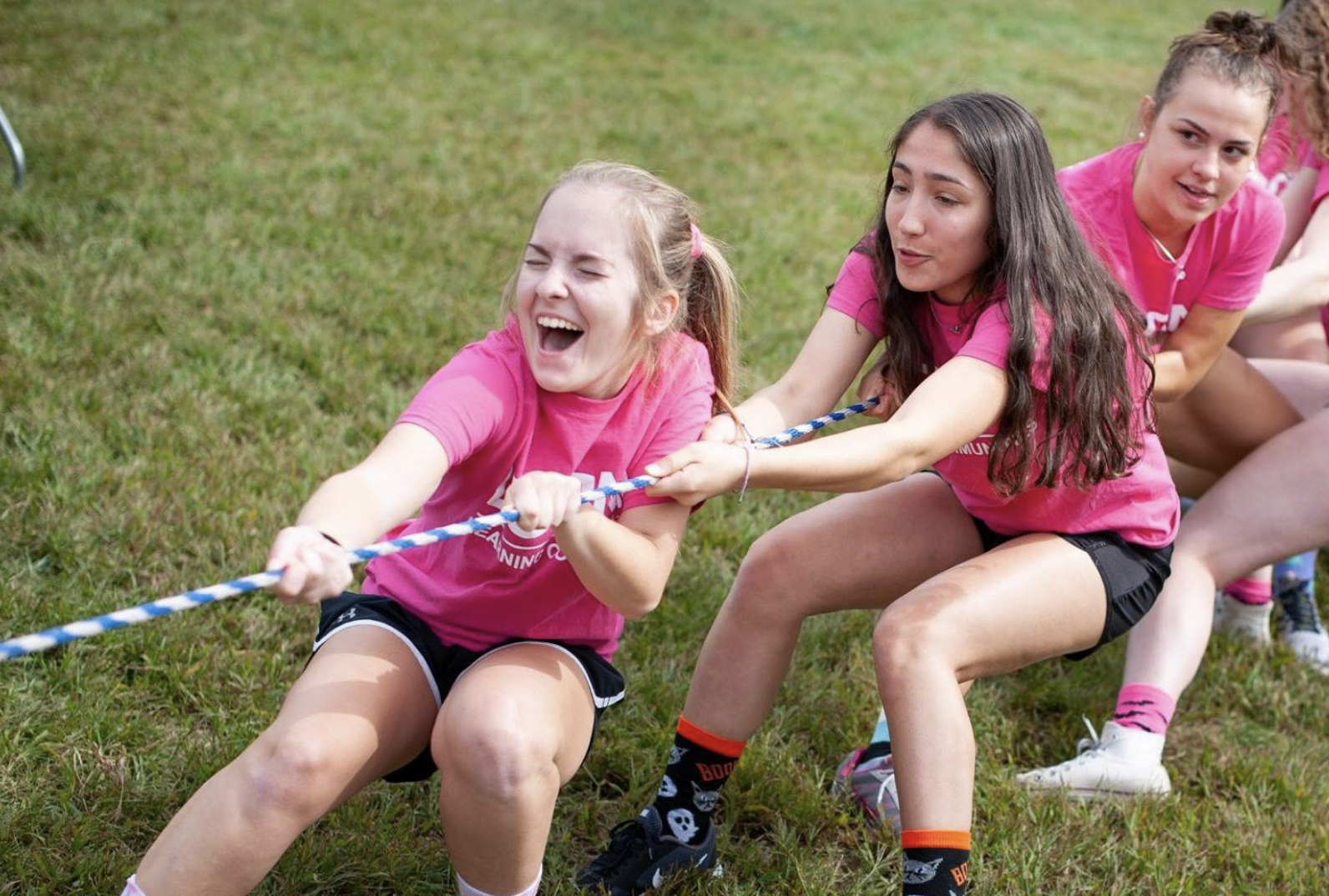Learning Community Students Play Tug of War during Field Day